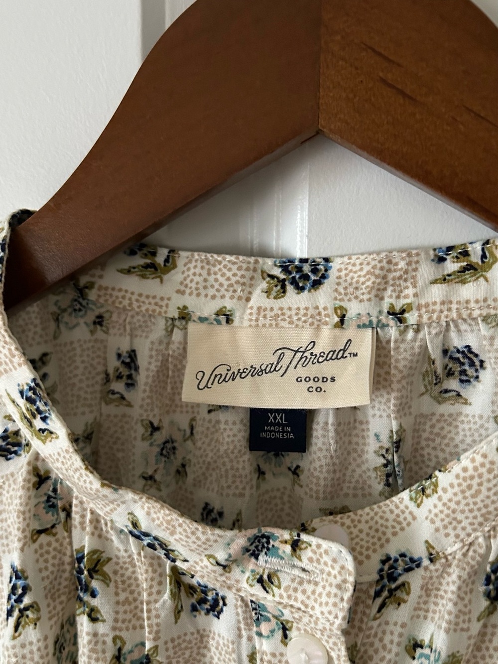 Universal Thread Cream Floral Button-Down Shirt with Navy and Olive Accents - Picture 3 of 3